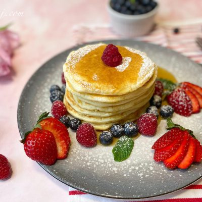 Petulla tigani (Pancakes ose petulla Amerikane) Petulla tigani (Pancakes ose petulla Amerikane)