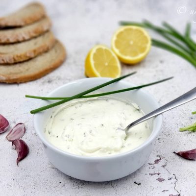 Krem me hudhra të freskëta Krem me hudhra të freskëta