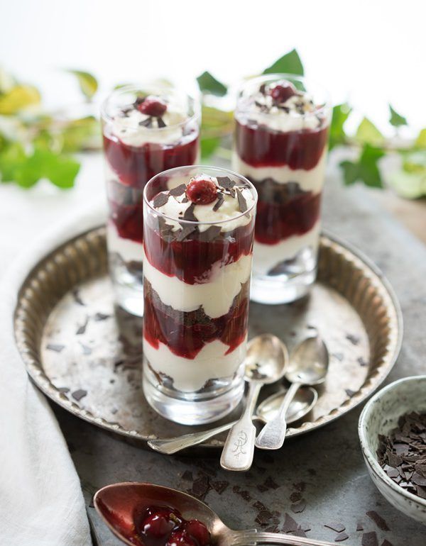 Kupa me pandispanjë dhe qershi