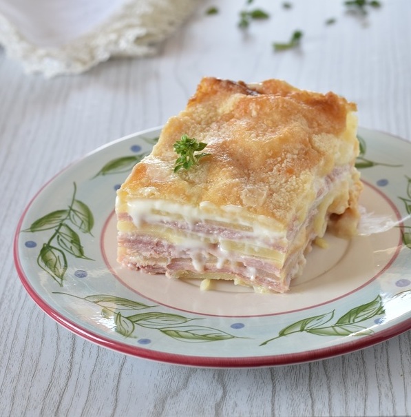 Tavë me patate, proshutë dhe djathë picash