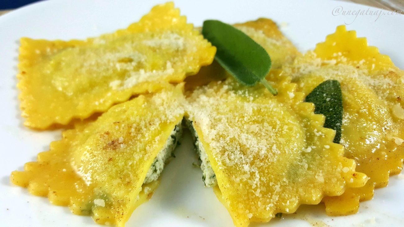 Ravioli të mbushur me gjizë dhe spinaq