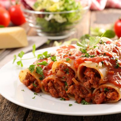 Makarona Kaneloni me mish të grirë Makarona Kaneloni me mish të grirë