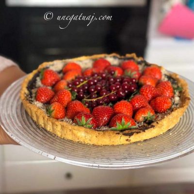 Tartë me çokollatë dhe fruta pylli